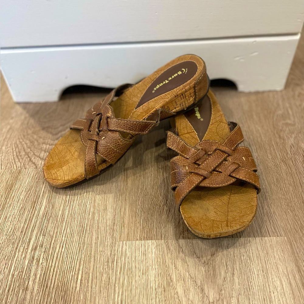 Size 8 bare traps sandals